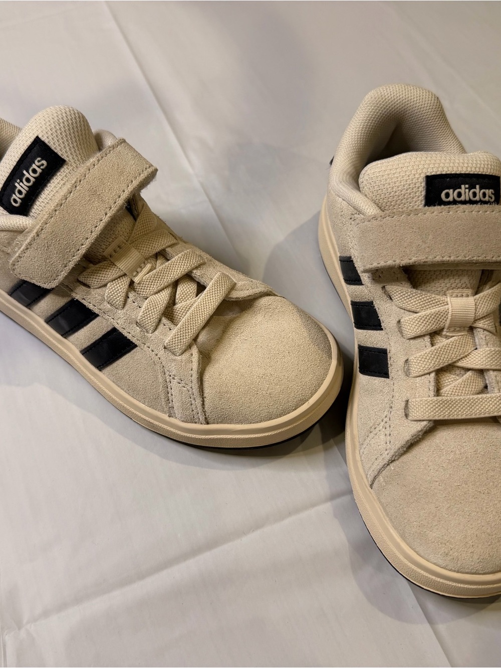 Adidas Kids Grand Court 2.0 Sneakers Beige Black Suede Hook & Loop Size 13K